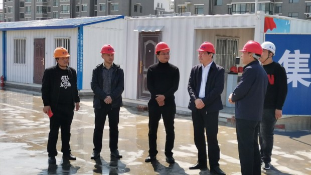青州市副市長石凌峰一行到堯王山花園B區(qū)施工現(xiàn)場檢查指導(dǎo)工作