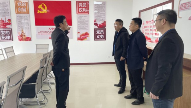 青州市副市長曹升曦一行到泰和苑小區(qū)檢查指導(dǎo)全國衛(wèi)生城市復(fù)審工作