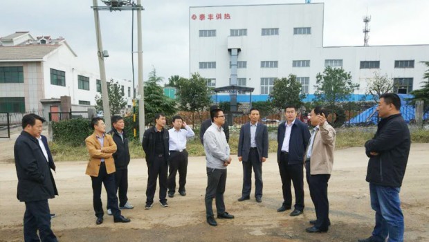 青州市副市長耿懷金率工作組現(xiàn)場調(diào)度九龍居小區(qū)供暖管網(wǎng)鋪設(shè)等工作
