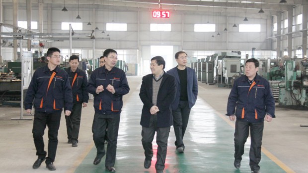 青州市紀(jì)委書記任憲強(qiáng)率工作組到我集團(tuán)齒輪公司調(diào)研